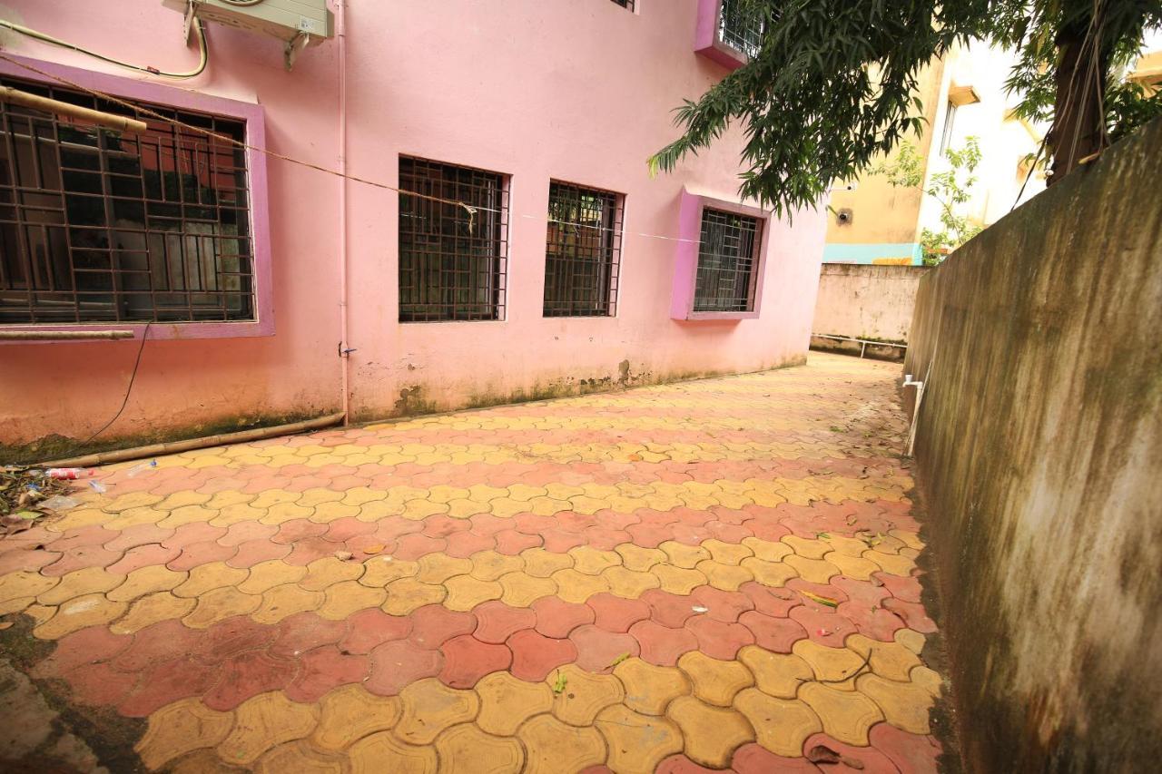Railview inn Bhubaneswar Exterior foto